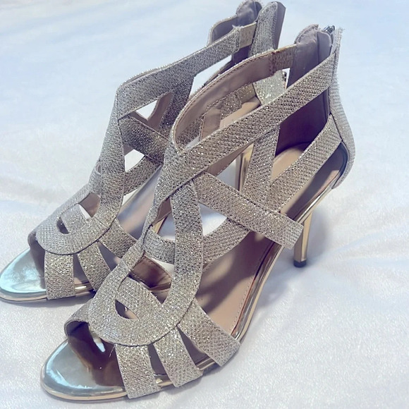 Marc Fisher Sz 7.5 Gold Metallic Nala Mid Heel Evening Sandals Heels NWT - Picture 6 of 12